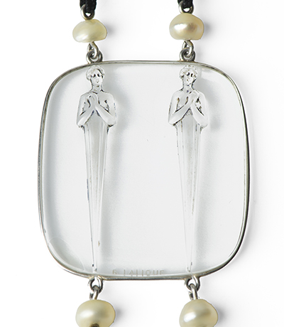 A Lalique quartz pendant