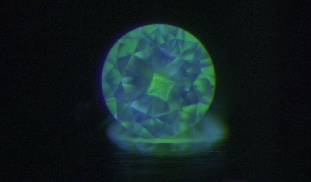 A "Maltese Cross" pattern seen in a natural diamond viewed with GGTL DFI System