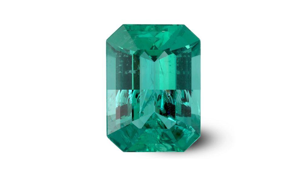 Restoring the beauty of emeralds: our exclusive cleaning and oiling method