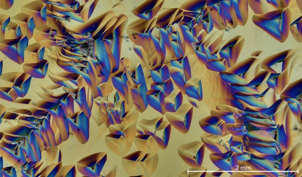 Fin recouvrement de quartz synthétique incolore sur une plaque de quartz synthétique