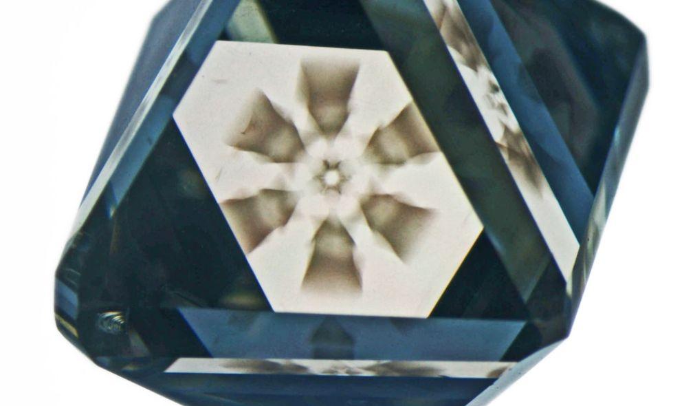 Hydrogen-rich diamonds
